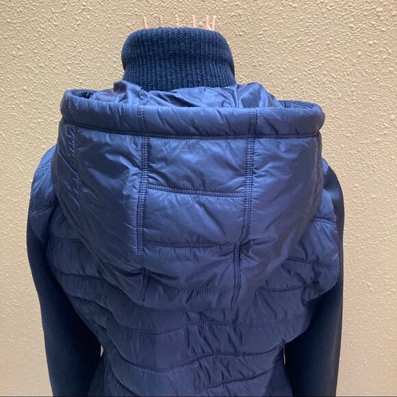 Calvin Klein black ‘Performance’ hooded puffer (S) - Picture 7 of 10